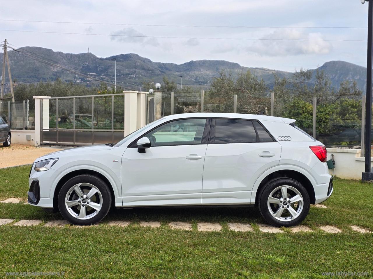 AUDI Q2 30 TDI S line Edition