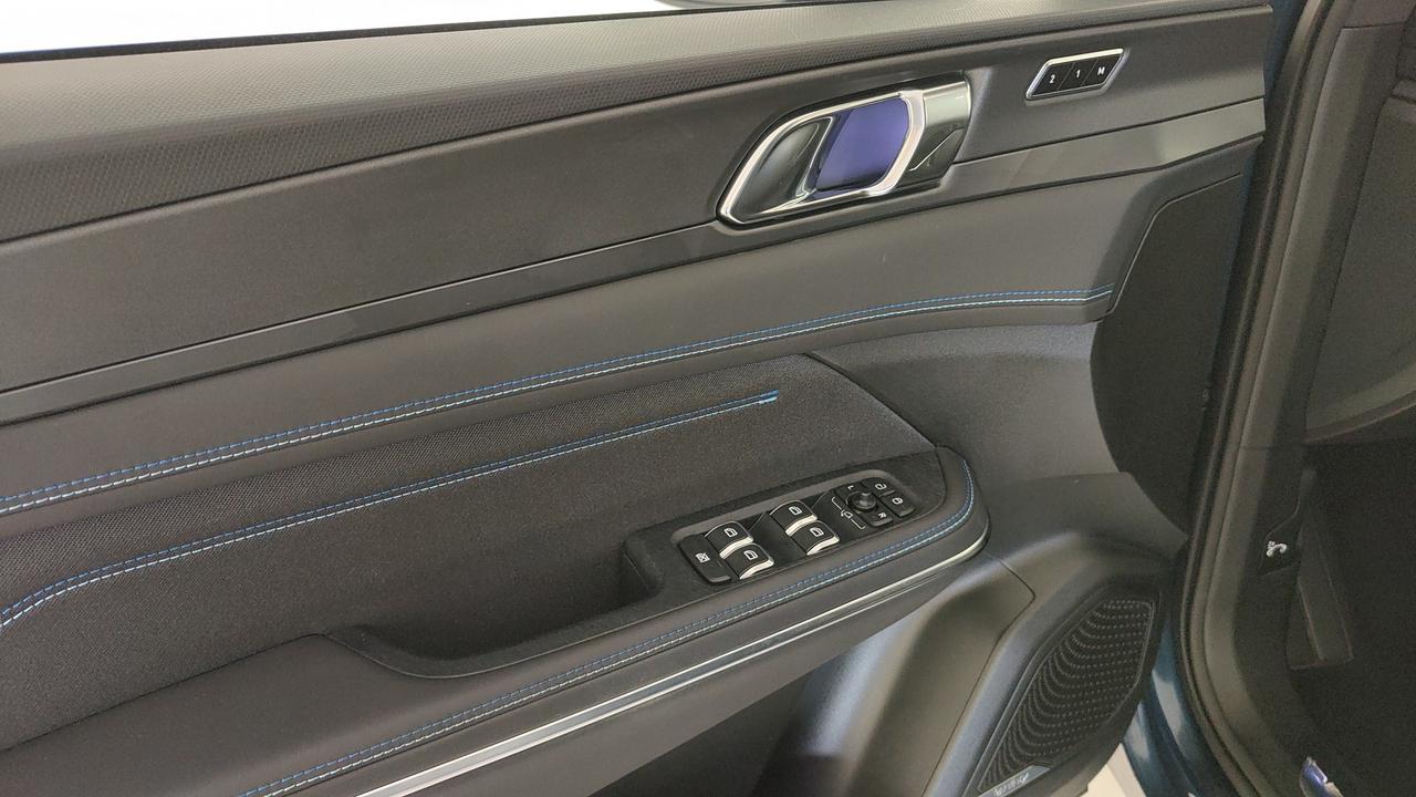 LYNK & CO 01 1.5 td phev auto