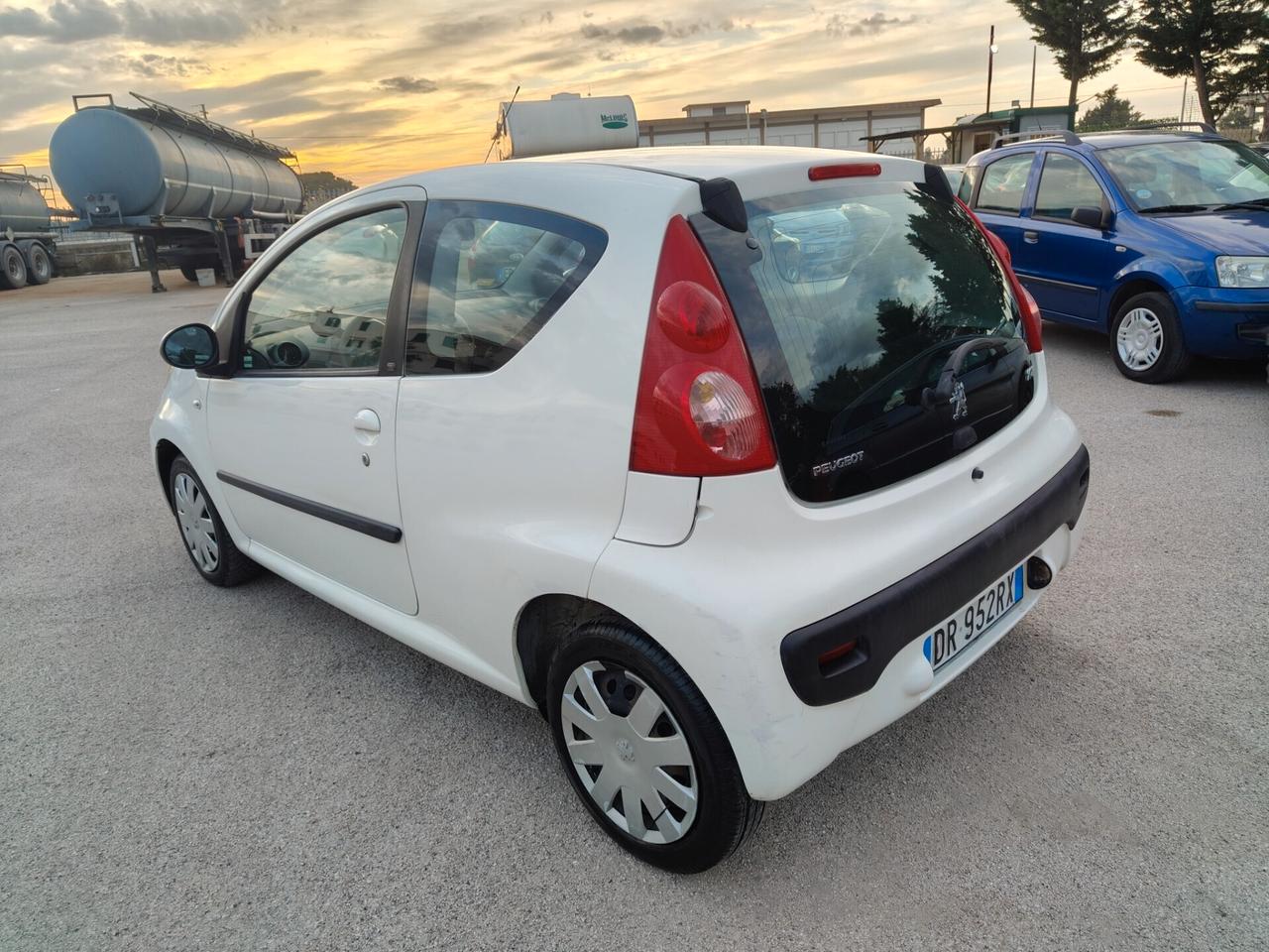 Peugeot 107 1.0 68CV 3p. Plaisir
