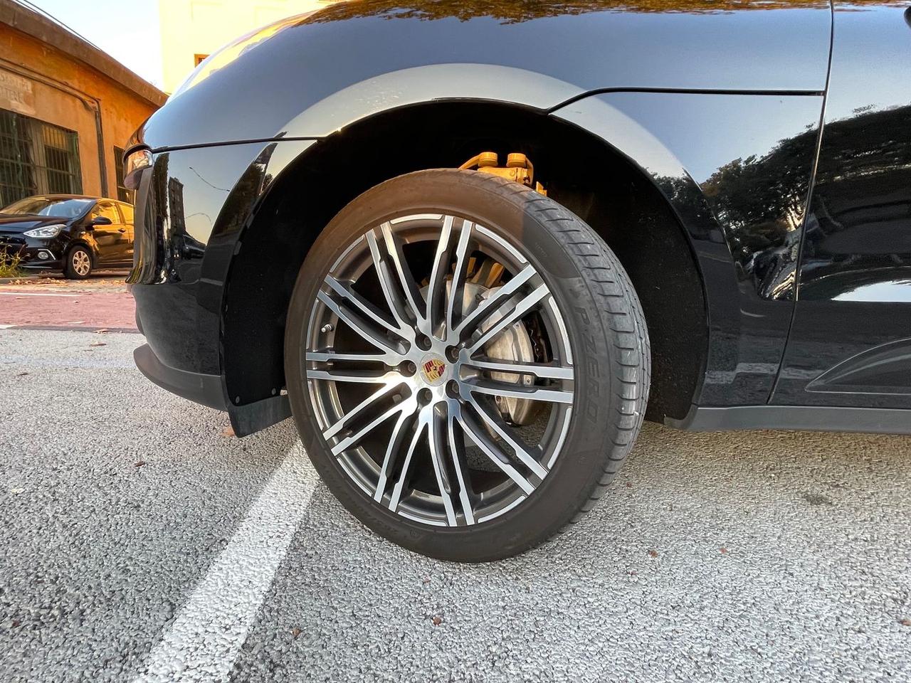 Porsche Macan -- 2.0 #7143