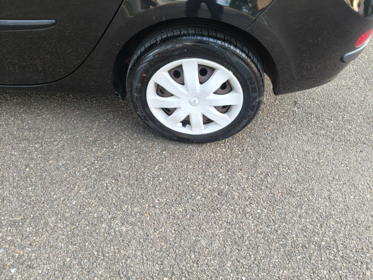 Renault Clio 1.2 sw del 2011 SOLO 105.000 KM