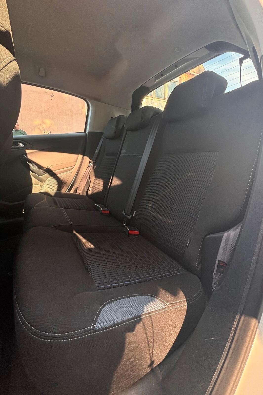 Peugeot 208 1.4 HDi 68 CV 5 porte Allure