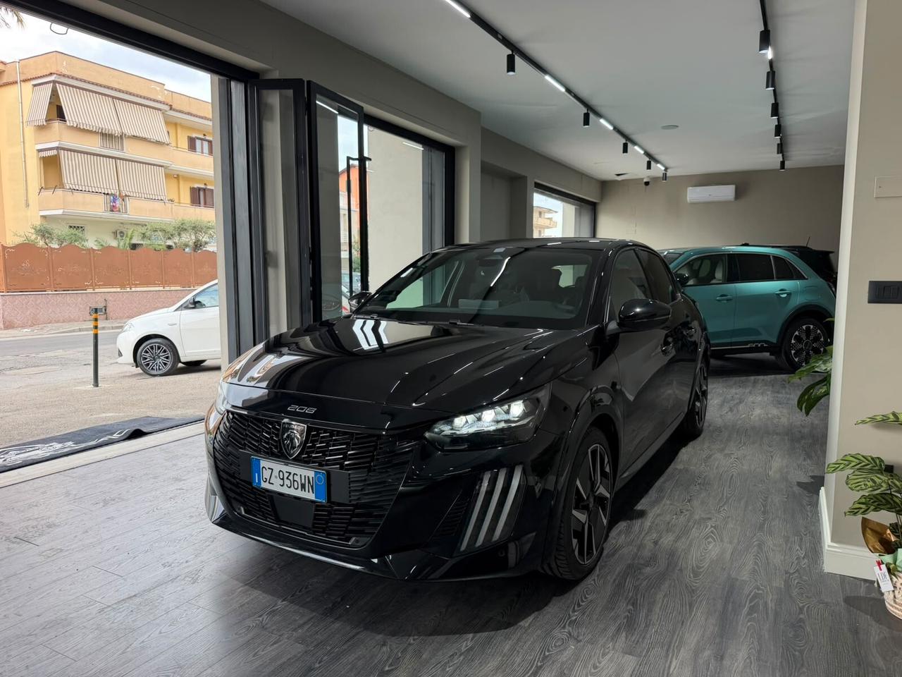 Peugeot 208 Hybrid 145 e-DCS6 GT LINE FULL BLACK