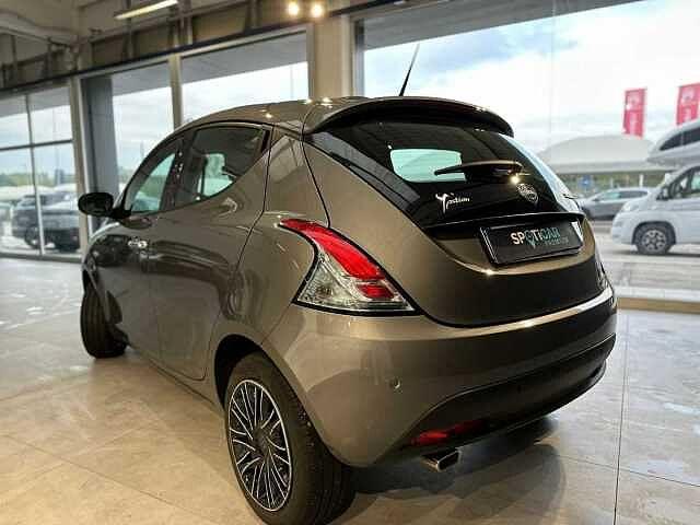Lancia Ypsilon 1.0 FireFly 5 porte S&S Hybrid Ecochic Silver