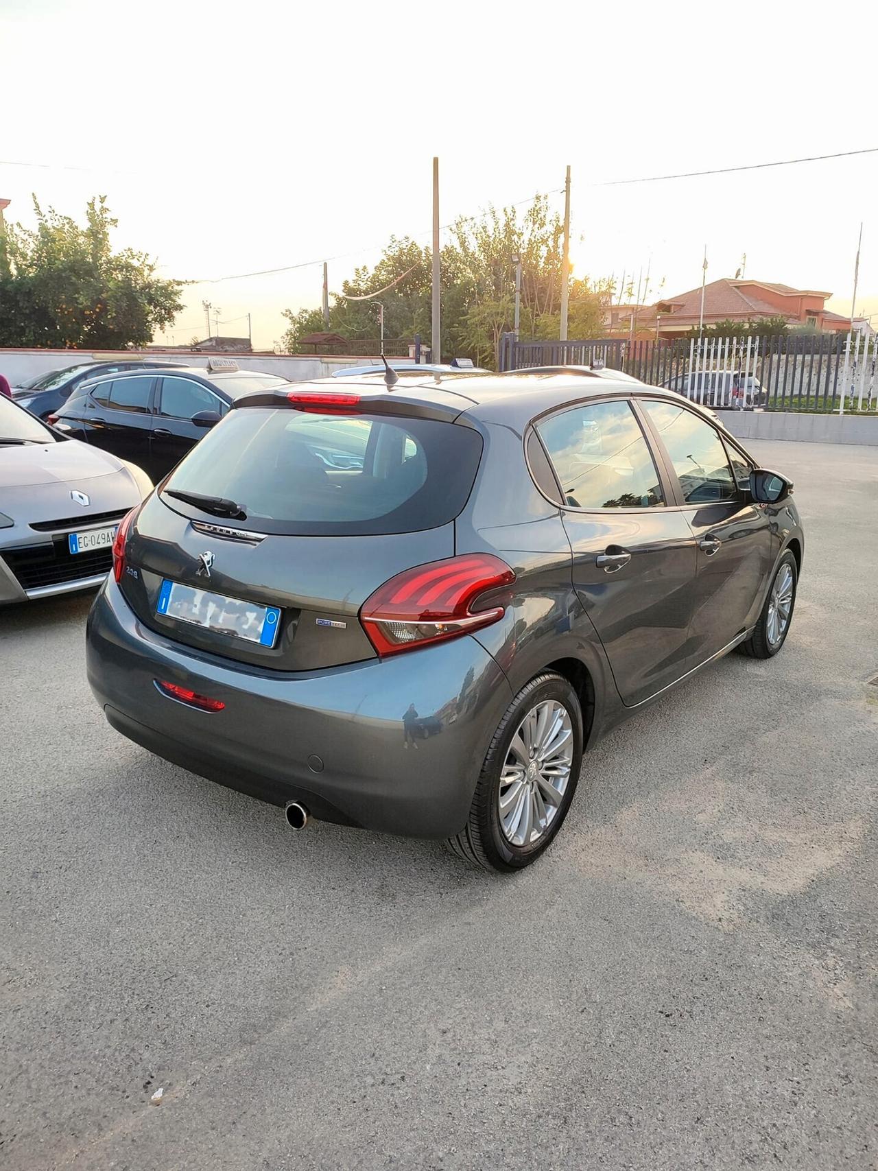 Peugeot 208 PureTech 82 5 porte Allure