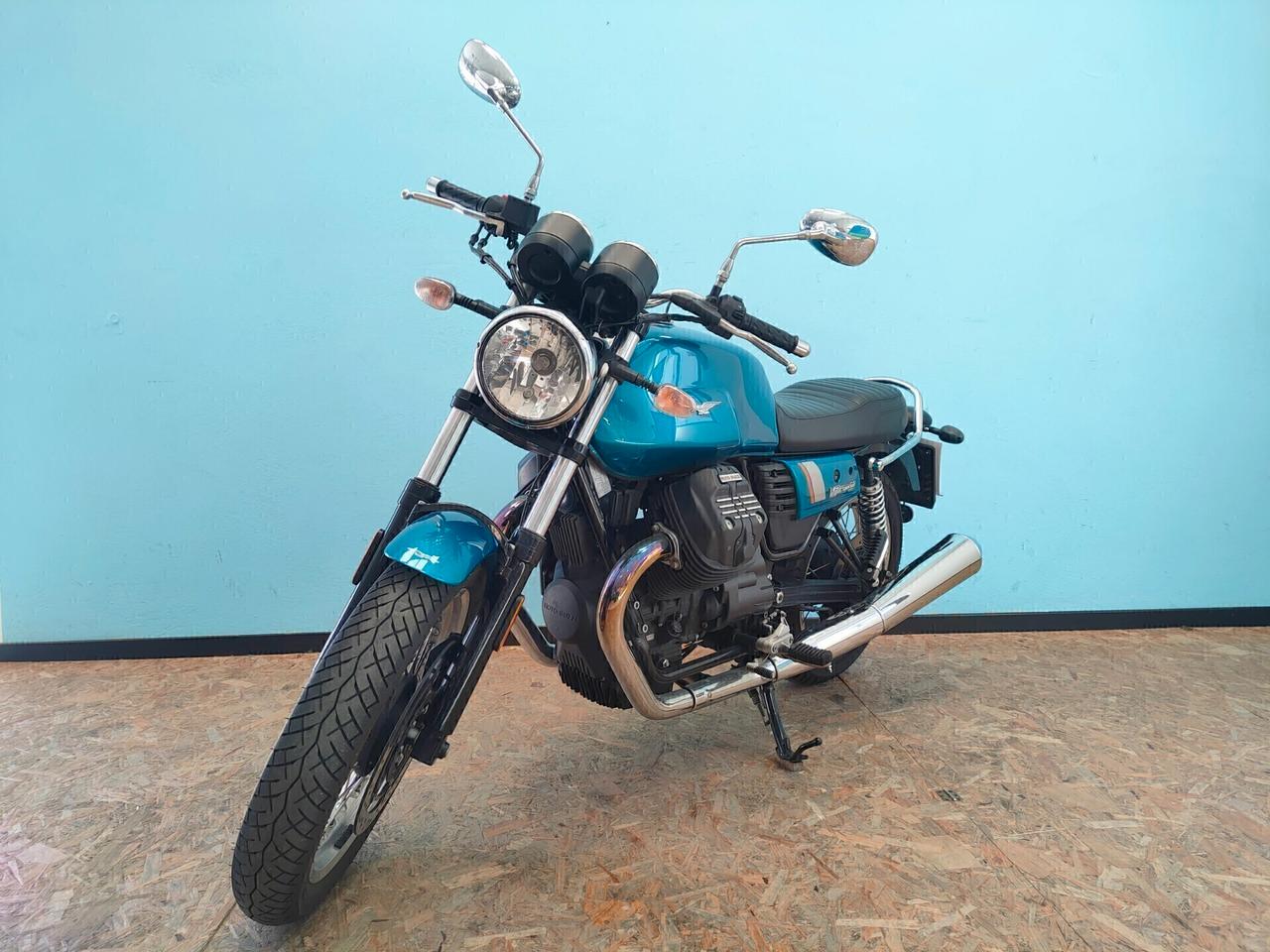 Moto Guzzi V7 III Custom: Eleganza e Performnce