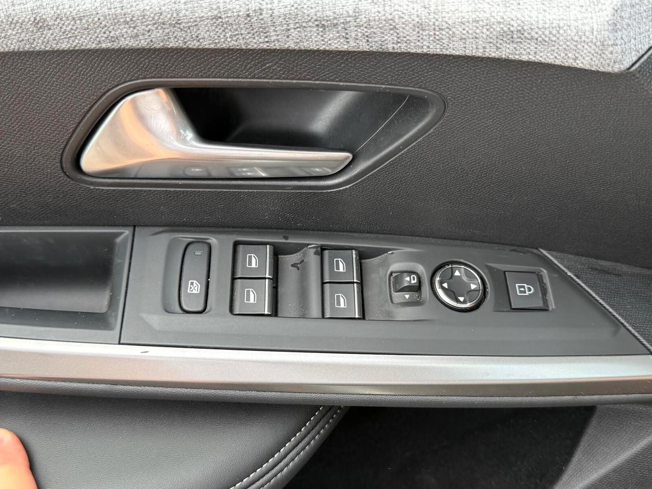 PEUGEOT 3008 2025 Hybrid 136 e-DCS6 GT 17000KM