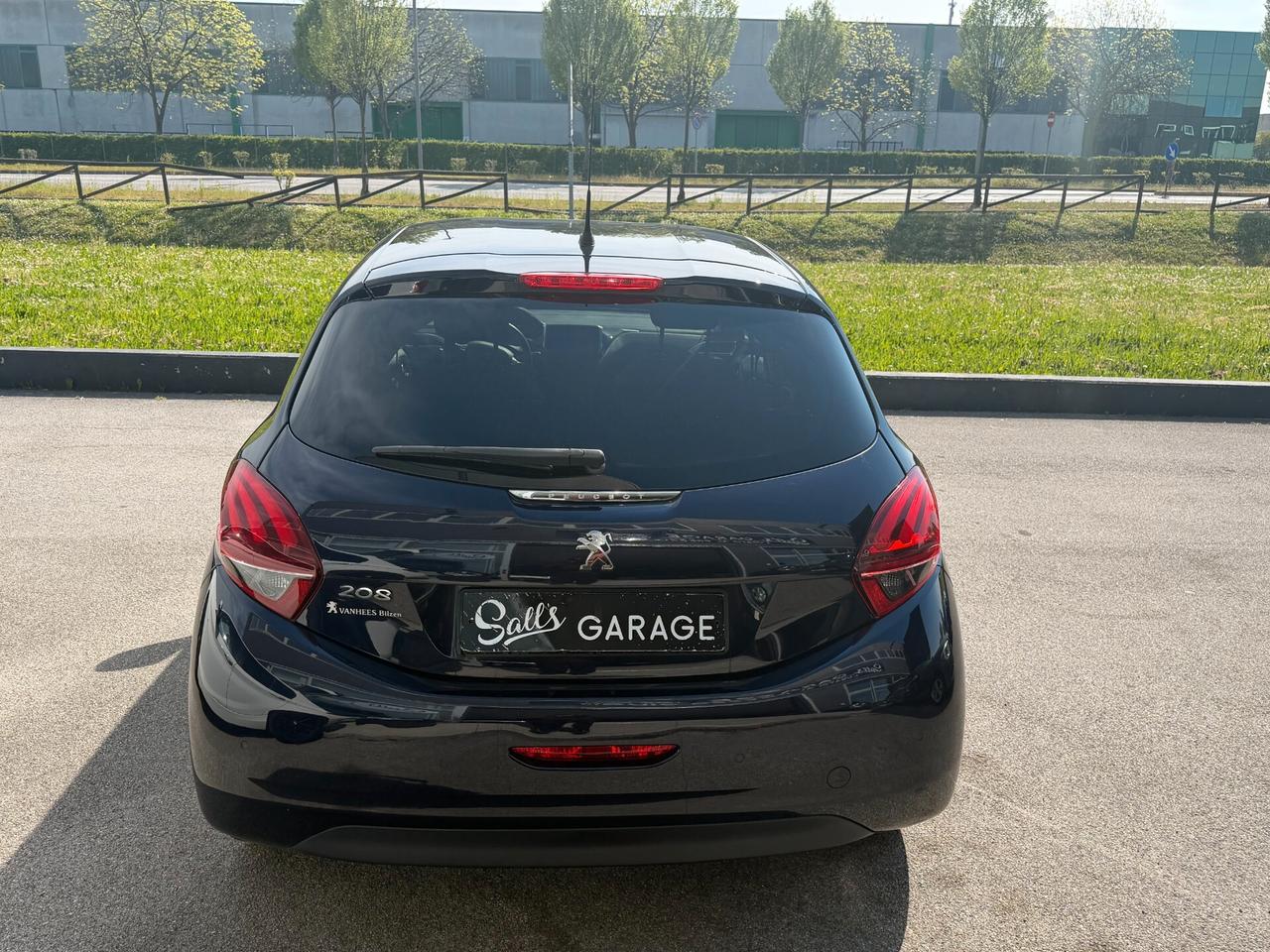 Peugeot 208 1.2 benzina Neopatentati