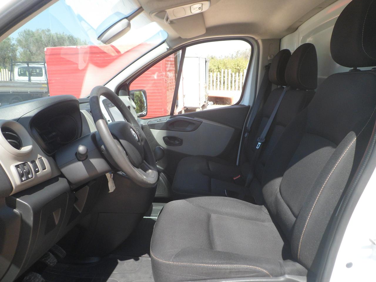 Renault Trafic furgone con pedana