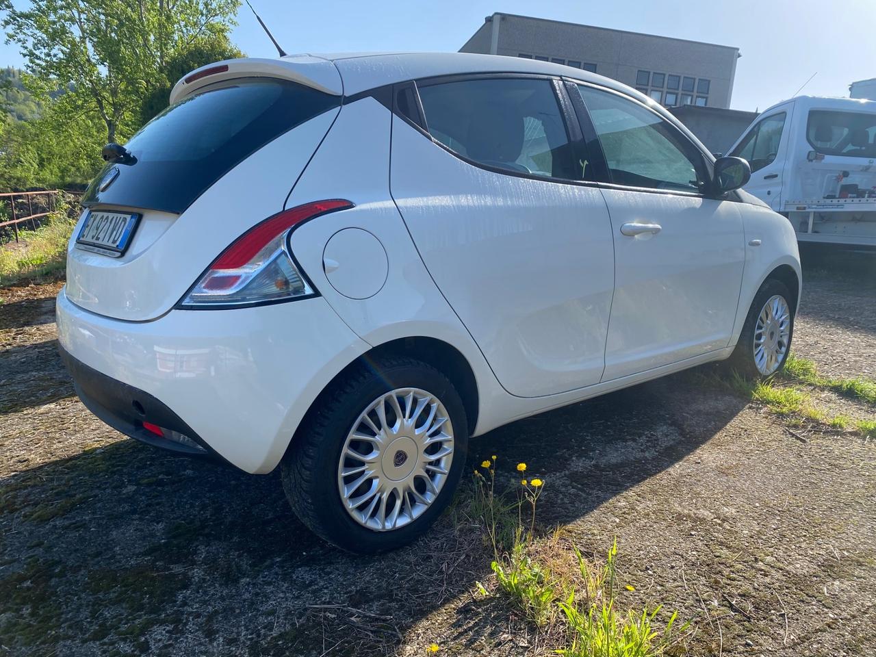 Lancia Ypsilon 1.2 69 CV 5 porte Gold