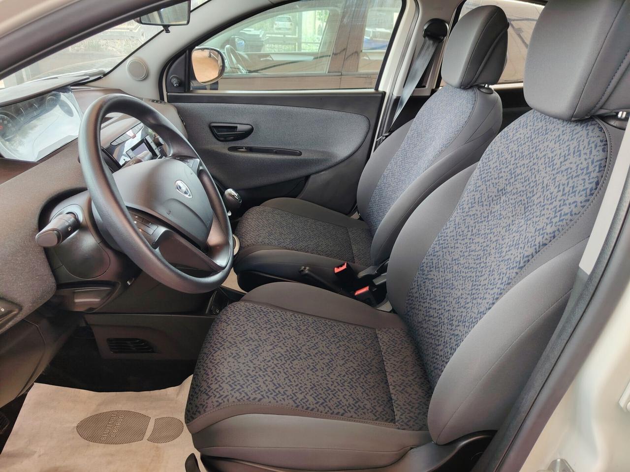 Lancia Ypsilon 1.0 FireFly 5 porte Hybrid Ecochic Silver 5700km