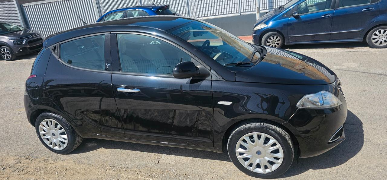 Lancia Ypsilon 1.2 69 CV 5 porte S&S Gold