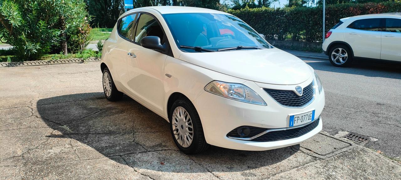 Lancia Ypsilon 1.2 69 CV 5 porte Silver
