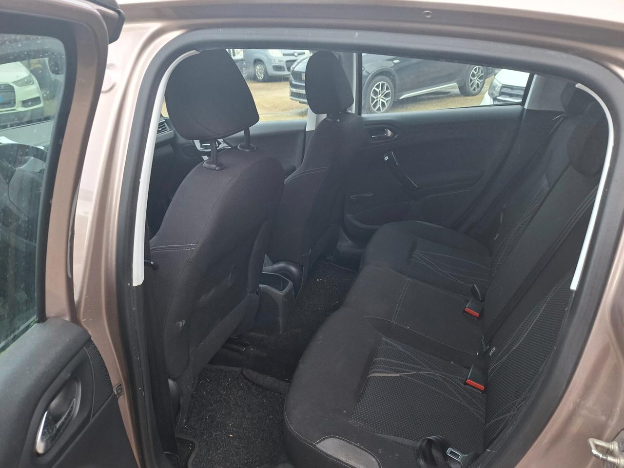 Peugeot 208 1.4 HDi 68 CV 5 porte Access