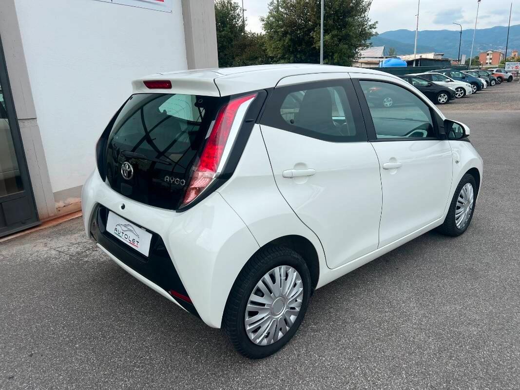 Toyota Aygo 1.0 x-clusiv 5p