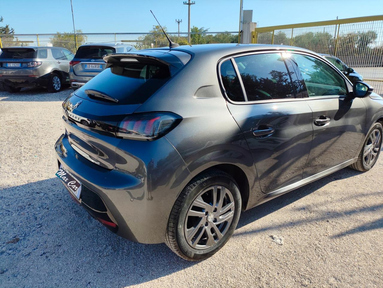 Peugeot 208 PureTech 75 Stop&Start 5 porte Allure – 2022 – 10.100 km . Vendita senza IVA (regime del margine)