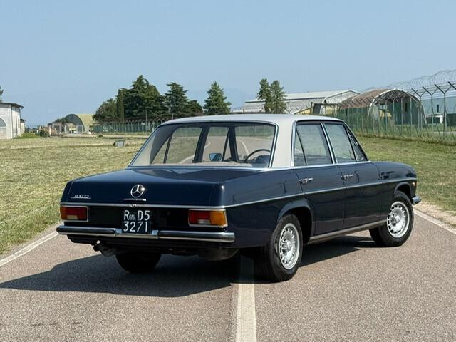 Mercedes 200/8 W115 '68 Prima Serie