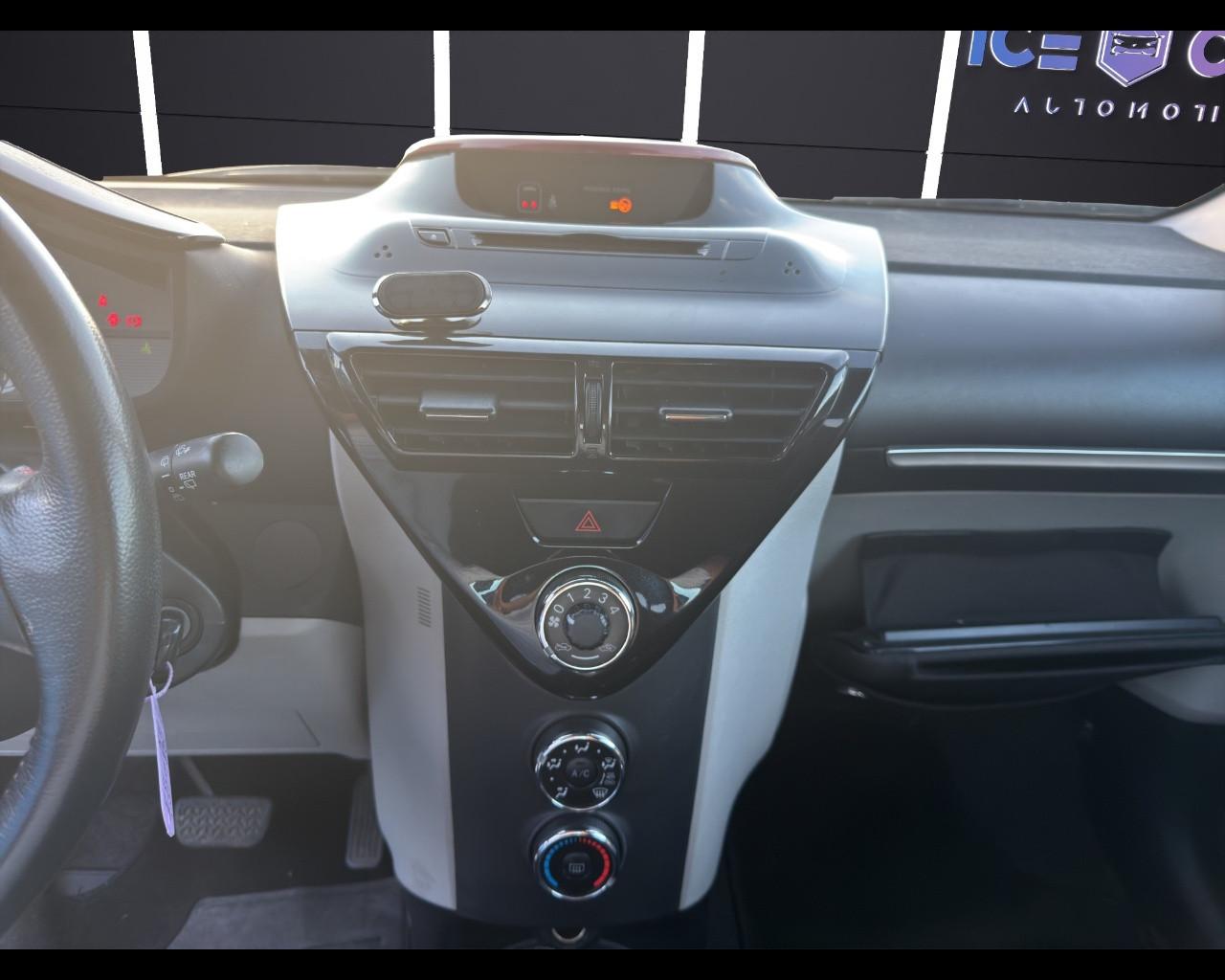 TOYOTA iQ - iQ 1.0 CVT Tobasco