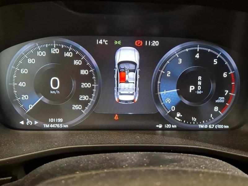 VOLVO XC40 T3 automatico Momentum Pro