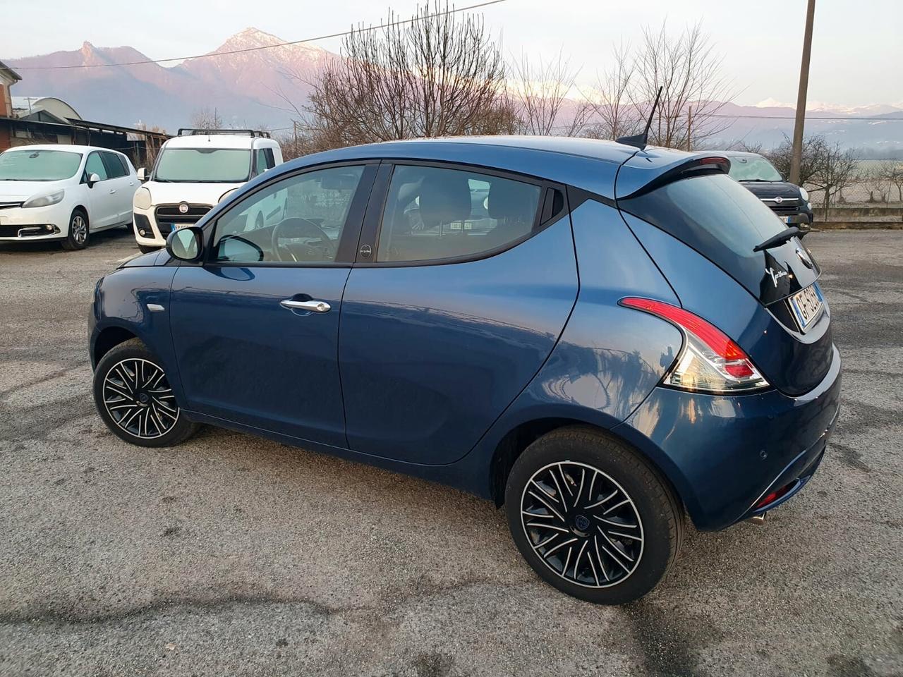 Lancia Ypsilon 1.0 FireFly 5 porte S&S Hybrid Ecochic Gold