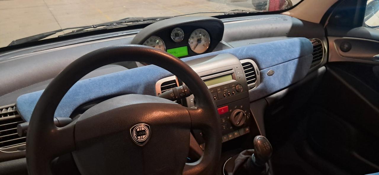 Lancia Ypsilon 1.2 16V Platino