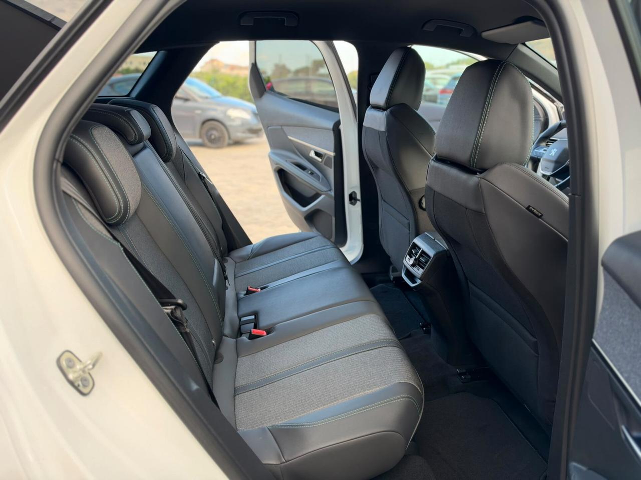 PEUGEOT 3008 1.5 HDI 130CV ALLURE 2023