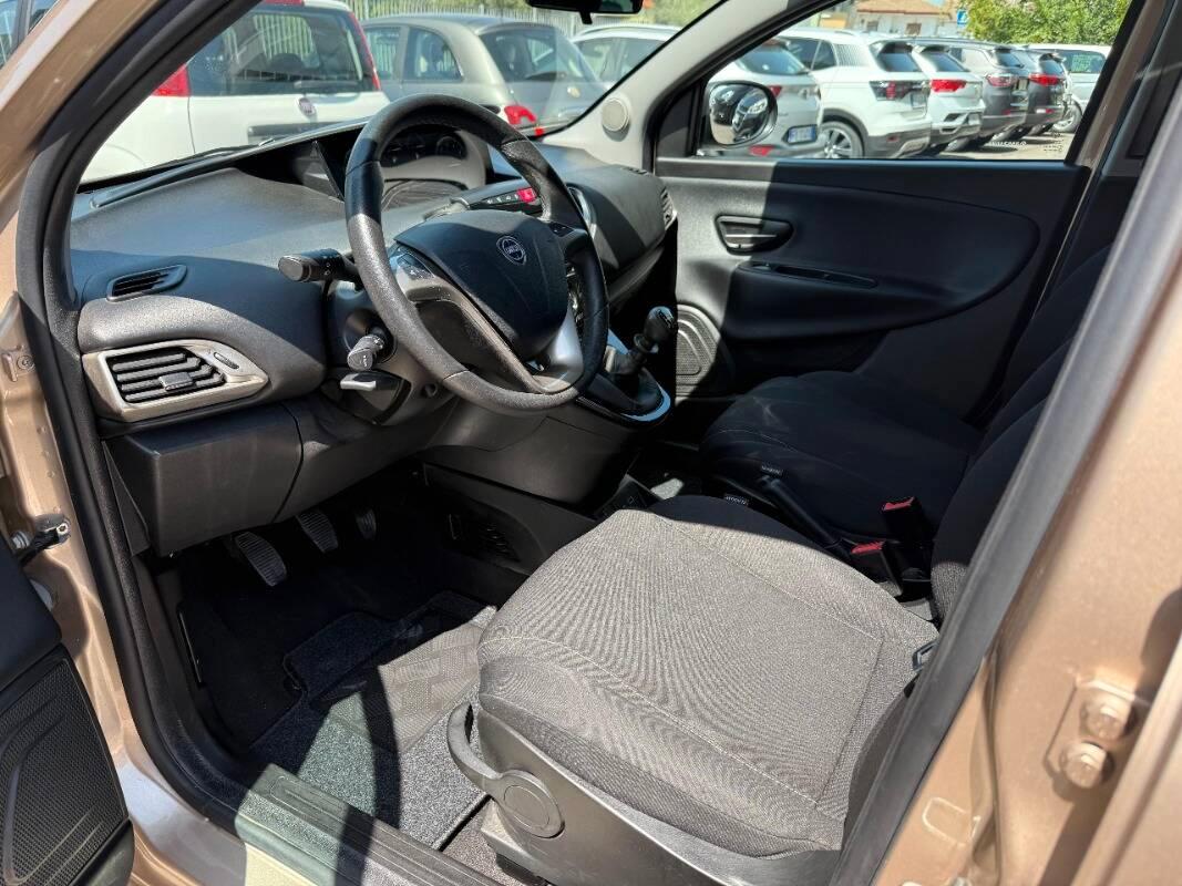 Lancia Ypsilon 1.0 firefly hybrid Gold s&s 70cv