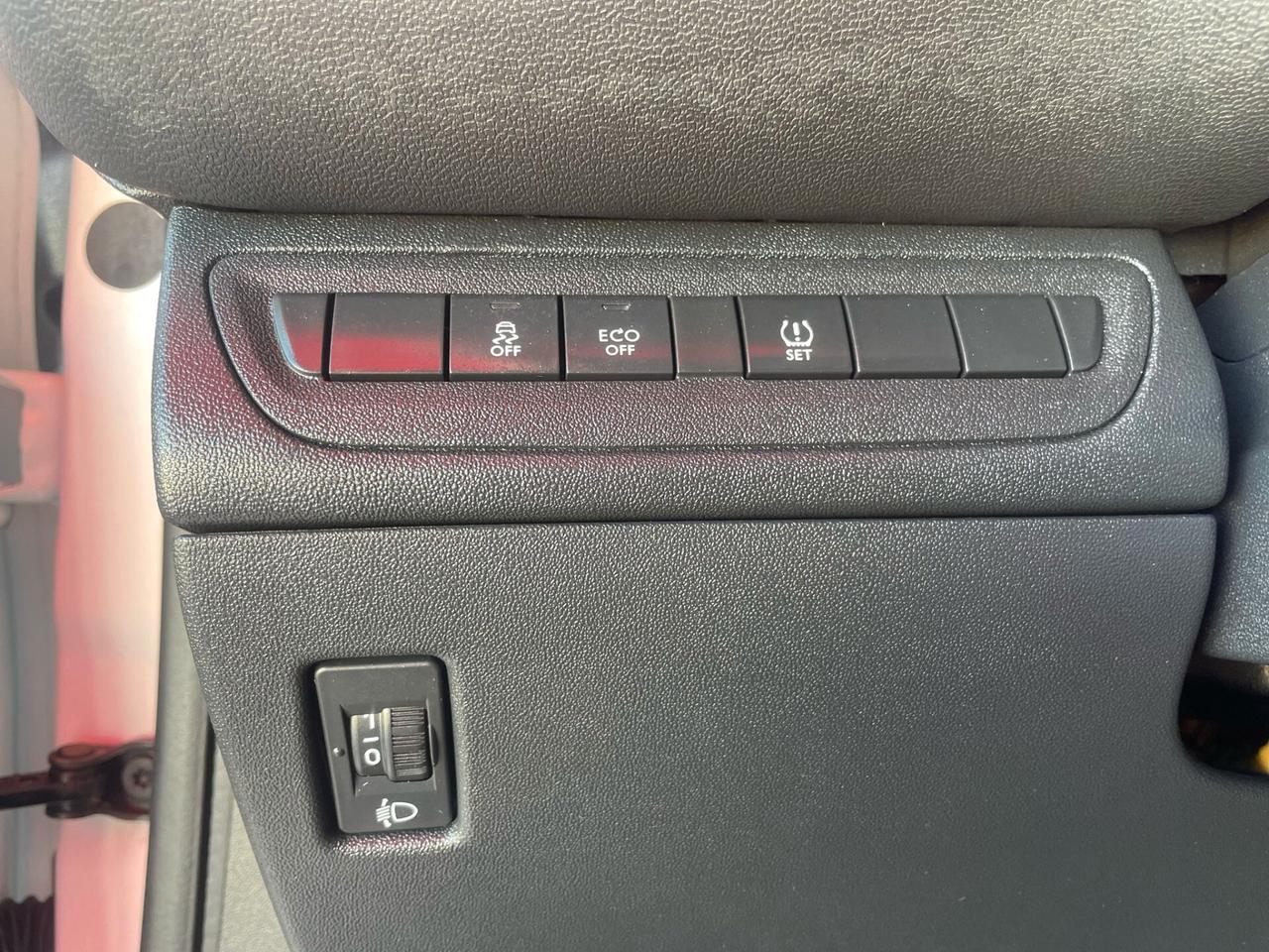 Peugeot 208 1.6 e-HDi 92 CV Stop&Start 3 porte Allure