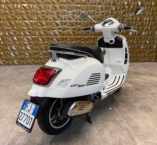 Vespa GTS 300 hpe Super