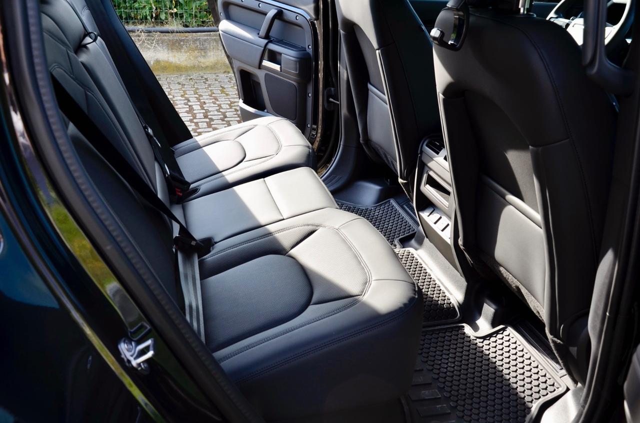 Land Rover Defender 110 3.0D I6 200 CV AWD Auto S