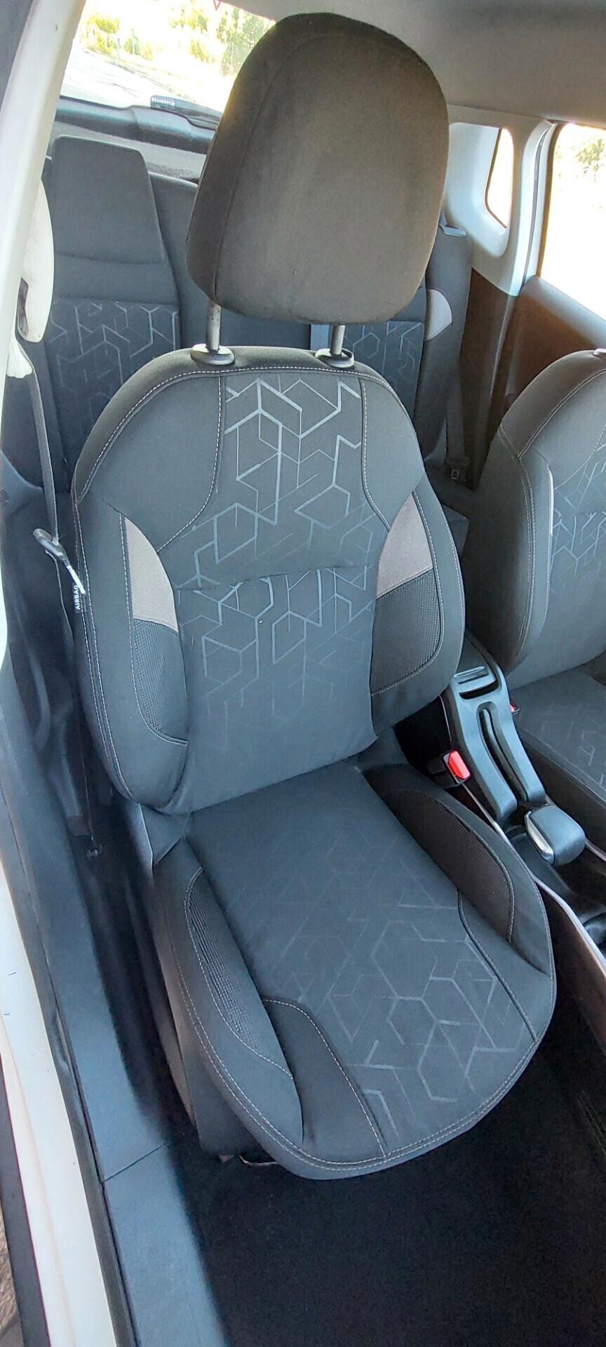 PEUGEOT 2008 1,2 BENZINA GIUDABILE DA NEOPATENTATI TELEFONO NAVIGATORE IMPECCABILE