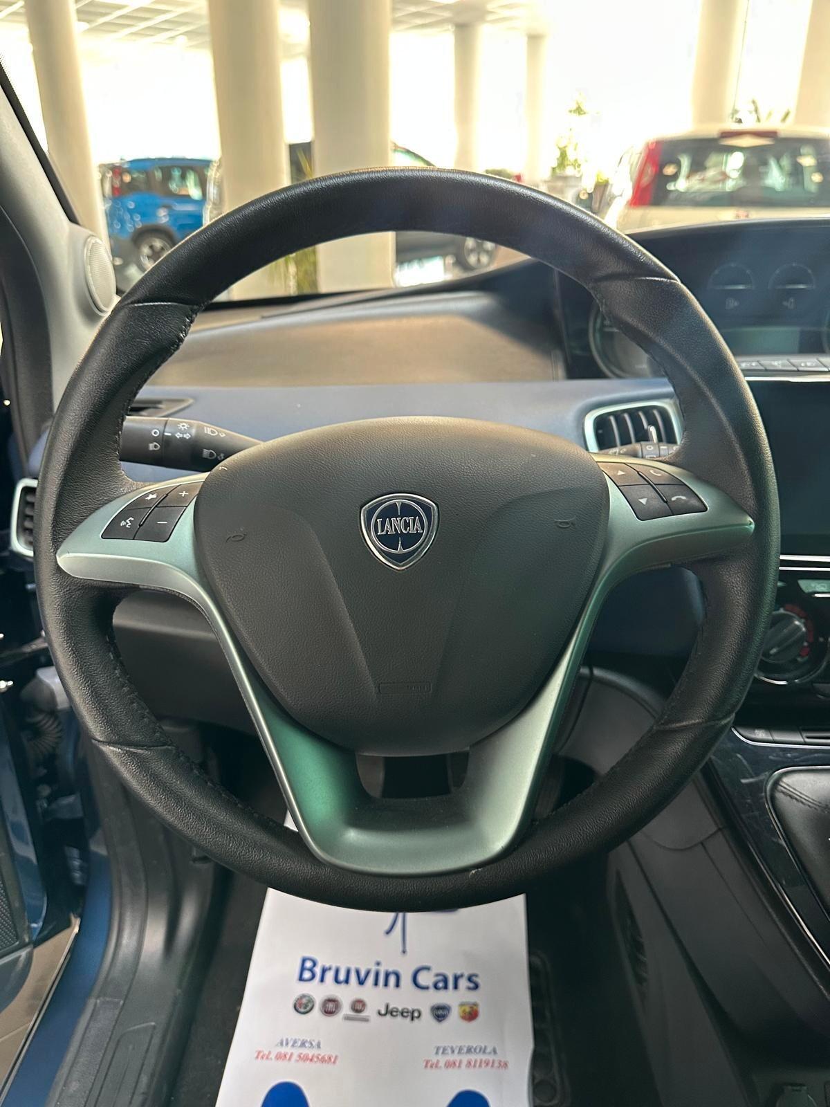 Lancia Ypsilon 1.0 FireFly 5 porte S&S Hybrid Platino