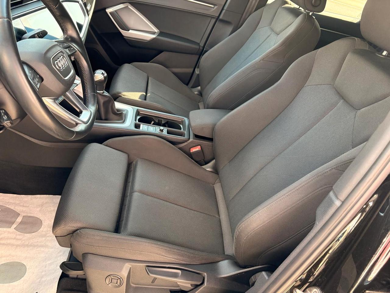 Audi Q3 35 TFSI Business Advanced Black Edition