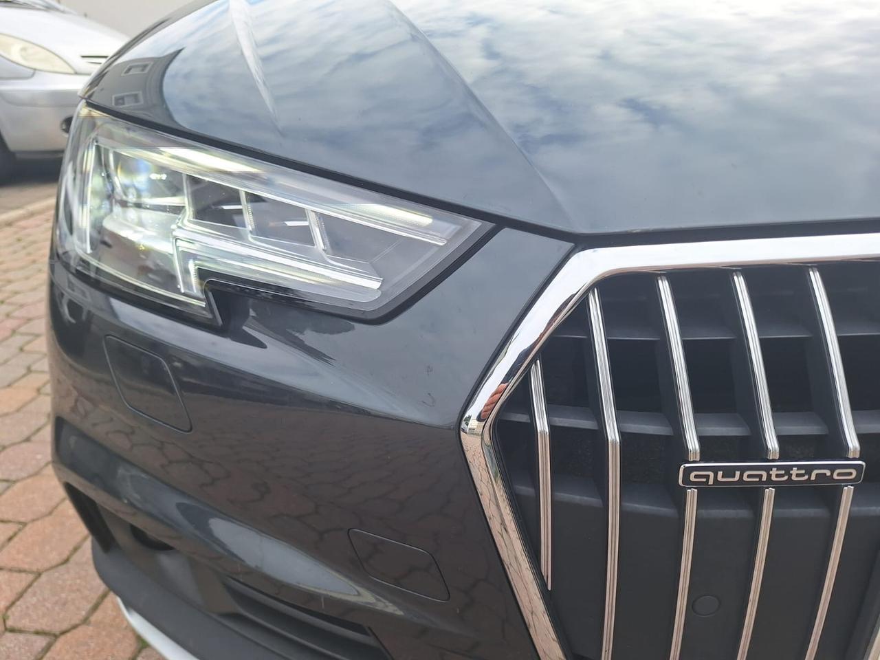 Audi A4 45 TFSI quattro S tronic Business Sport