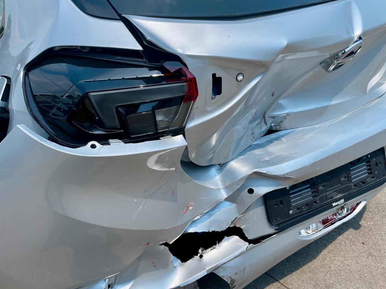 Opel Corsa 1.5 D 100 CV Edition ***VEICOLO INCIDENTATO VA IN MOTO **