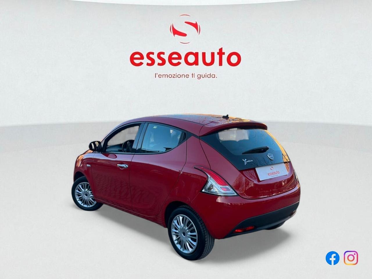 Lancia Ypsilon 1.0 FireFly 5 porte S&S Hybrid Ecochic Silver