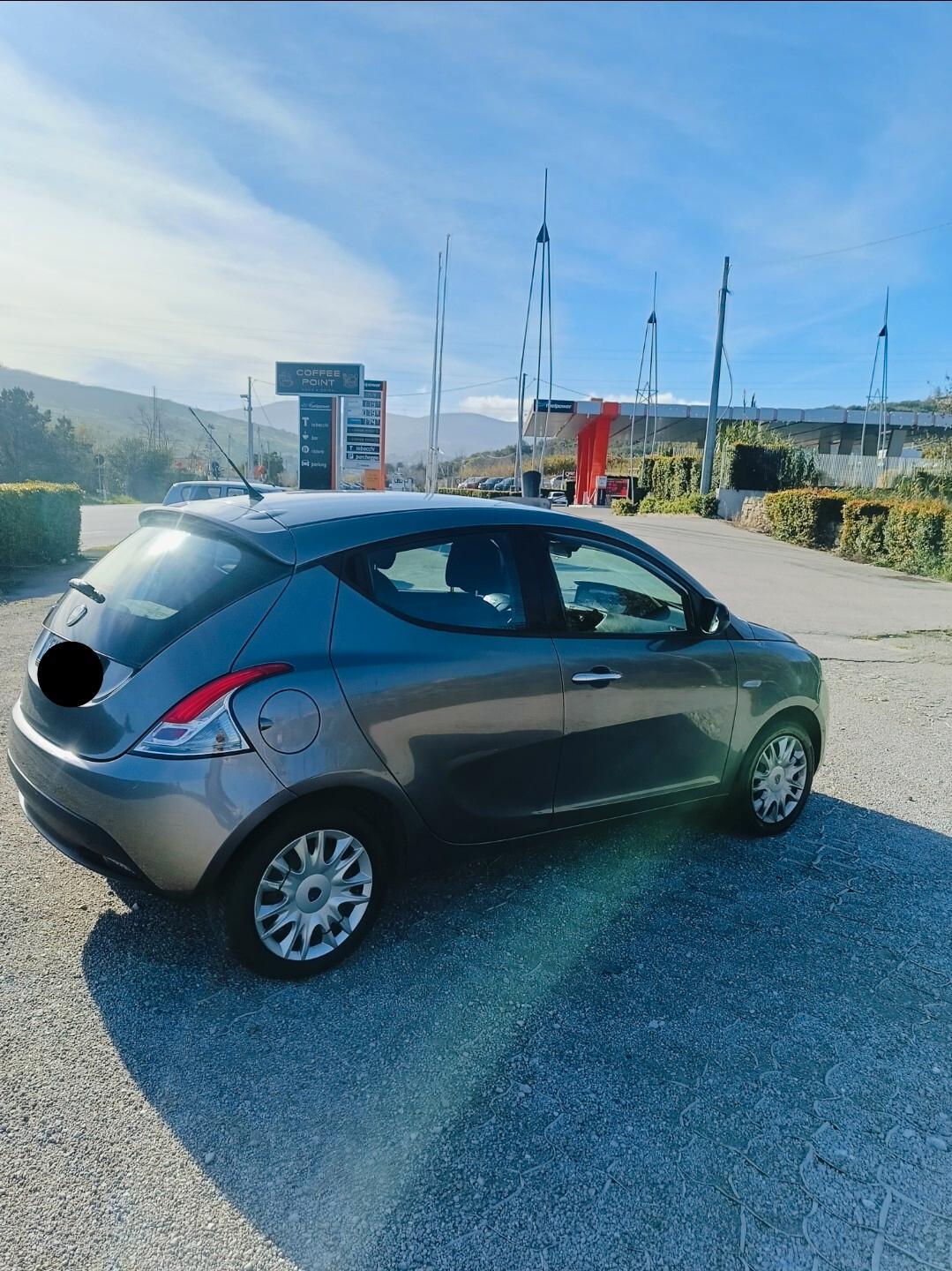 Lancia Ypsilon 1.2 69 CV 5 porte S&S Silver