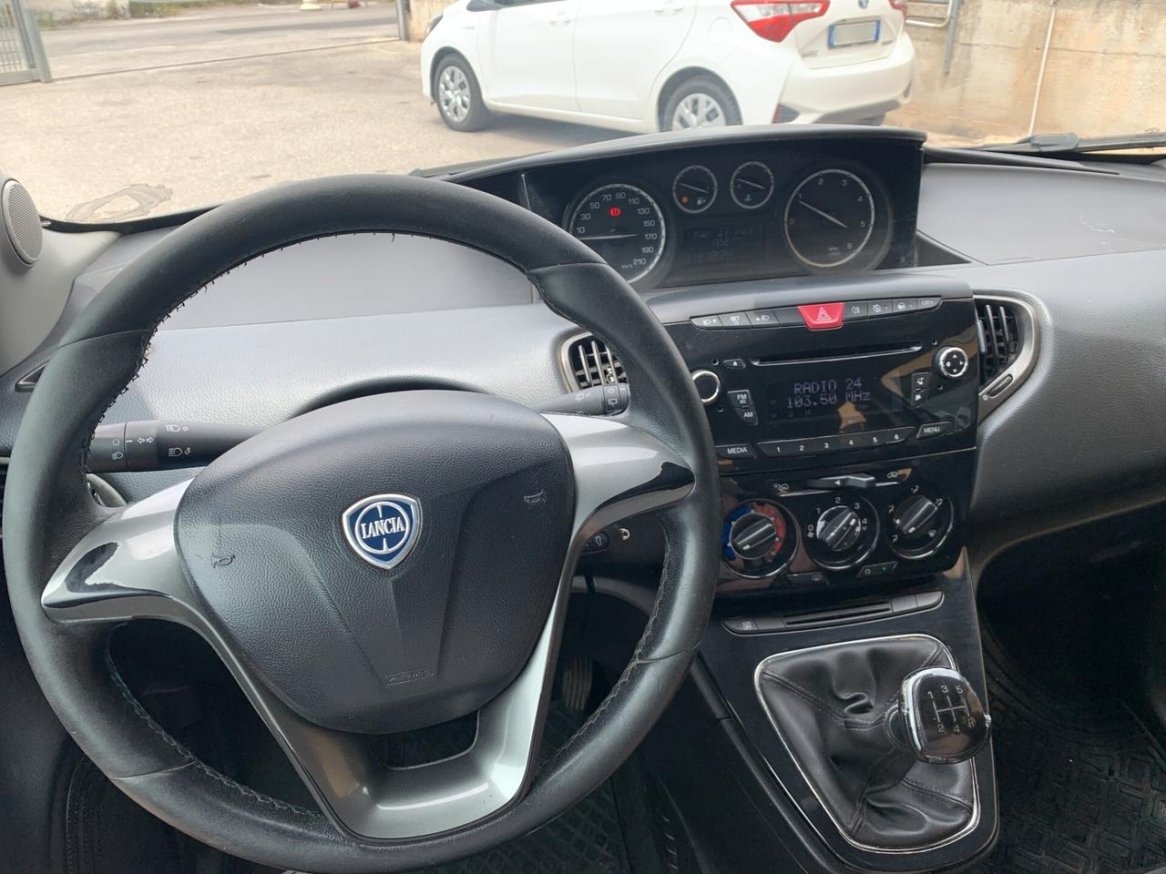 Lancia Ypsilon 1.3 MJT 95CV 5P