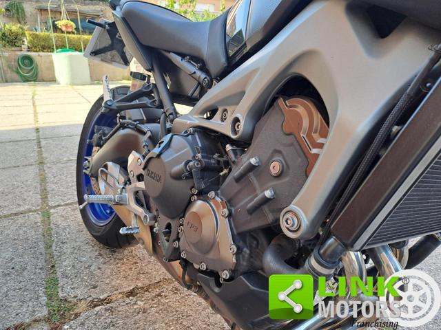 YAMAHA MT-09 .