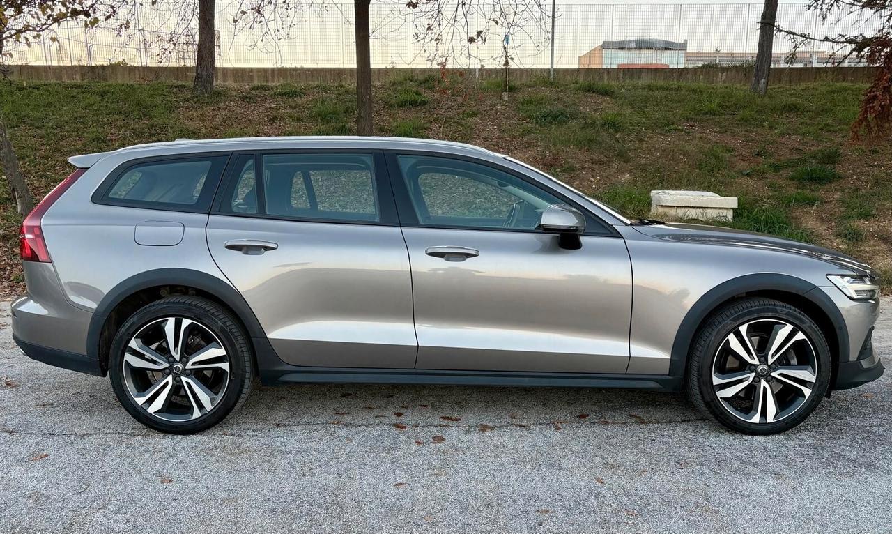Volvo V60 Cross Country D4 AWD Geartronic Business Plus