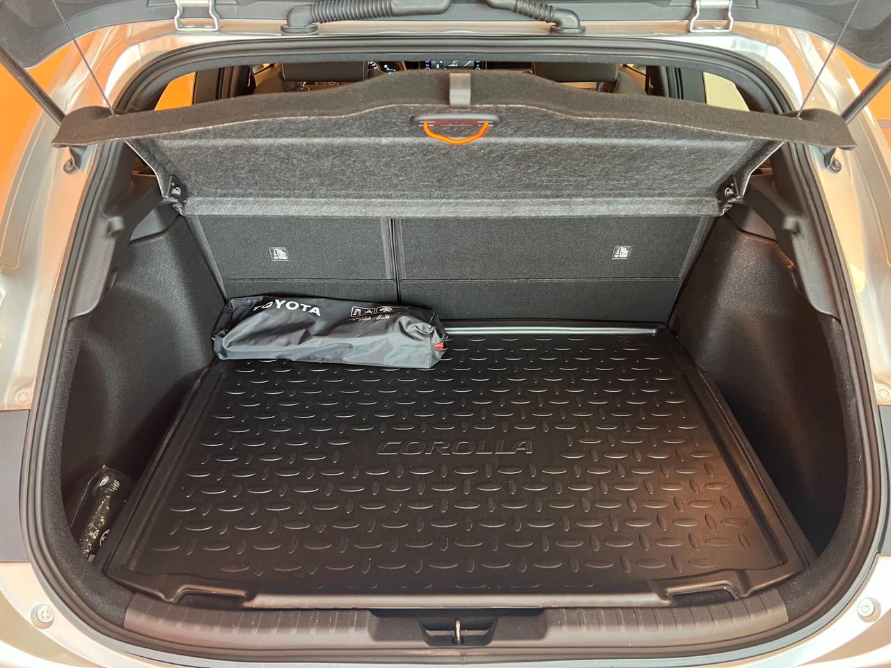 Toyota Corolla 1.8 Hybrid Business
