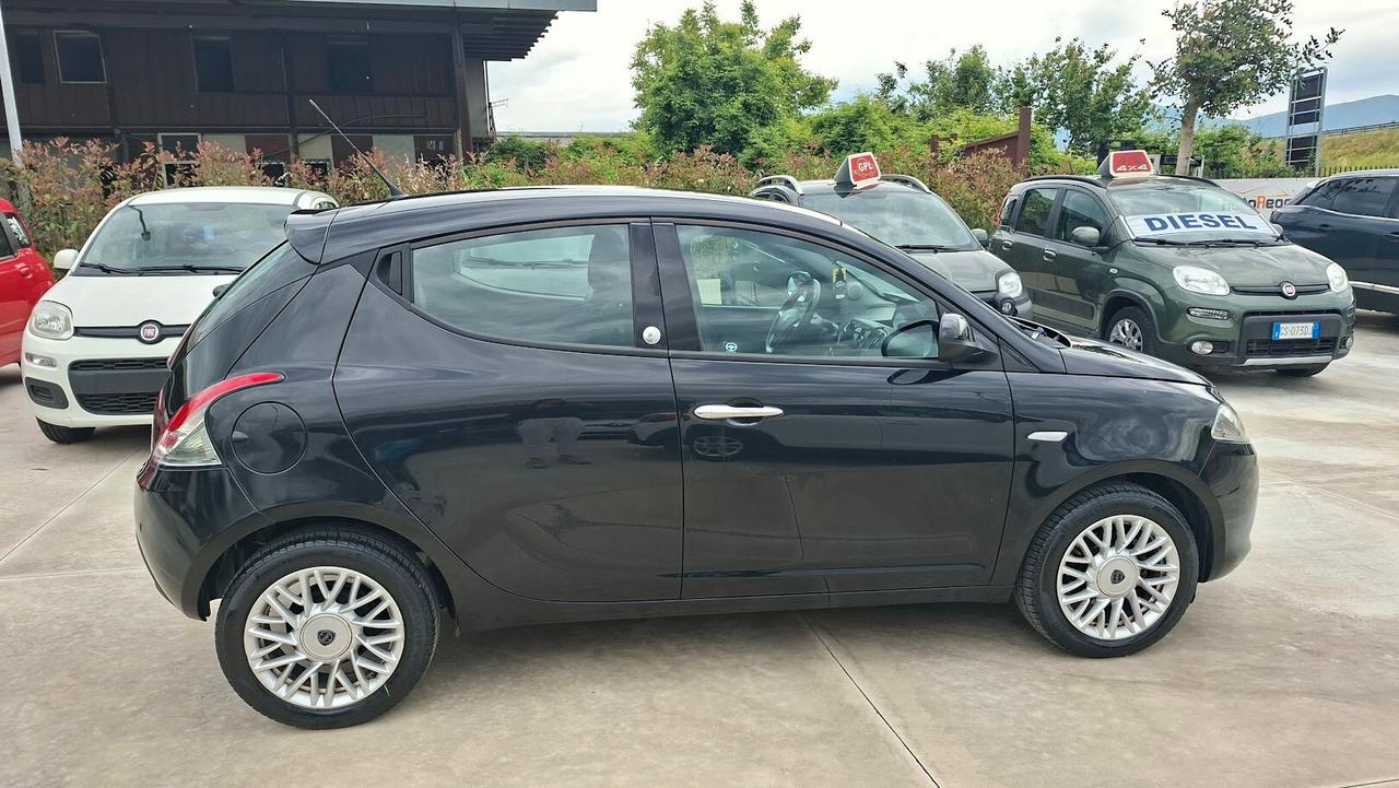 Lancia Ypsilon 1.2 GPL Ecochic Gold