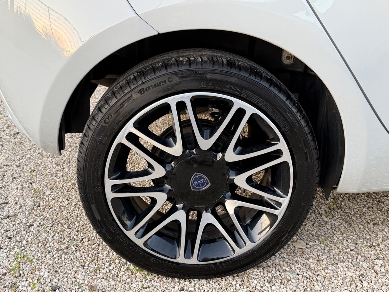 Lancia Ypsilon 1.2 69 CV 5 porte Opening Edition