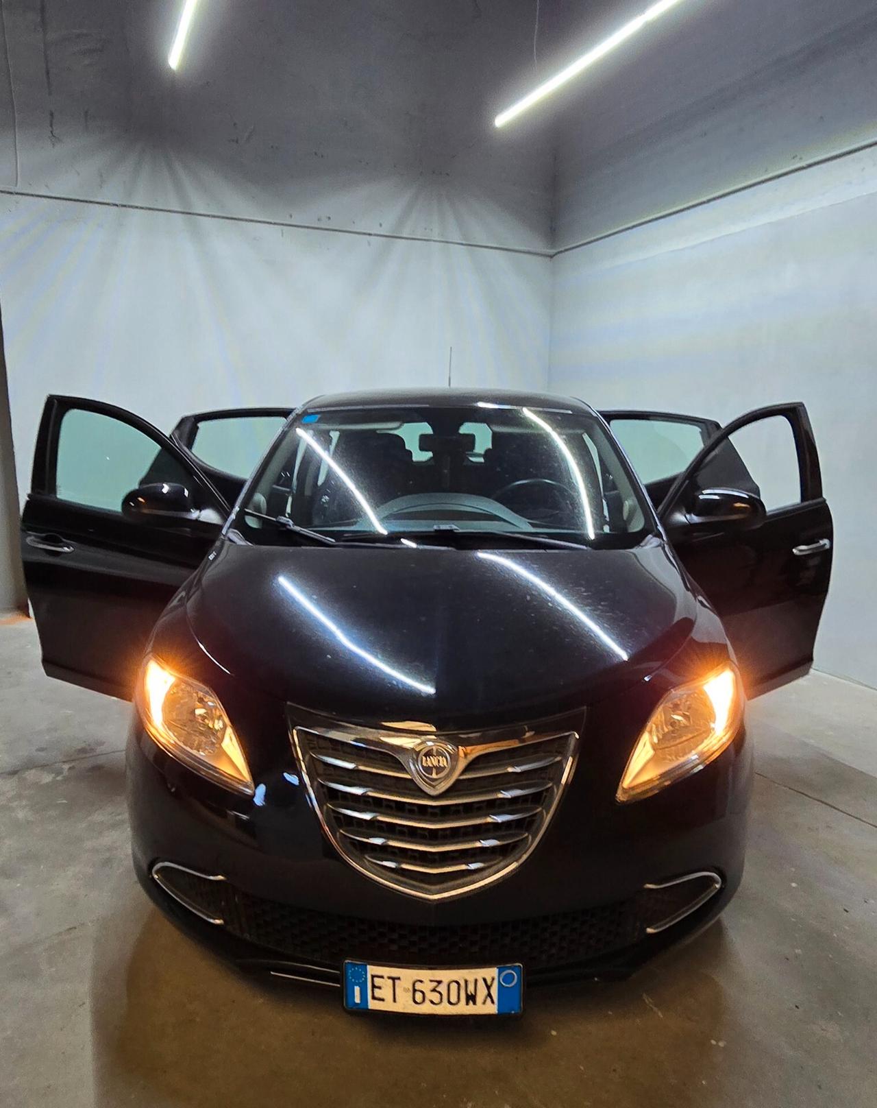 Lancia Ypsilon 1.2 69 CV 5 porte Ecochic Silver