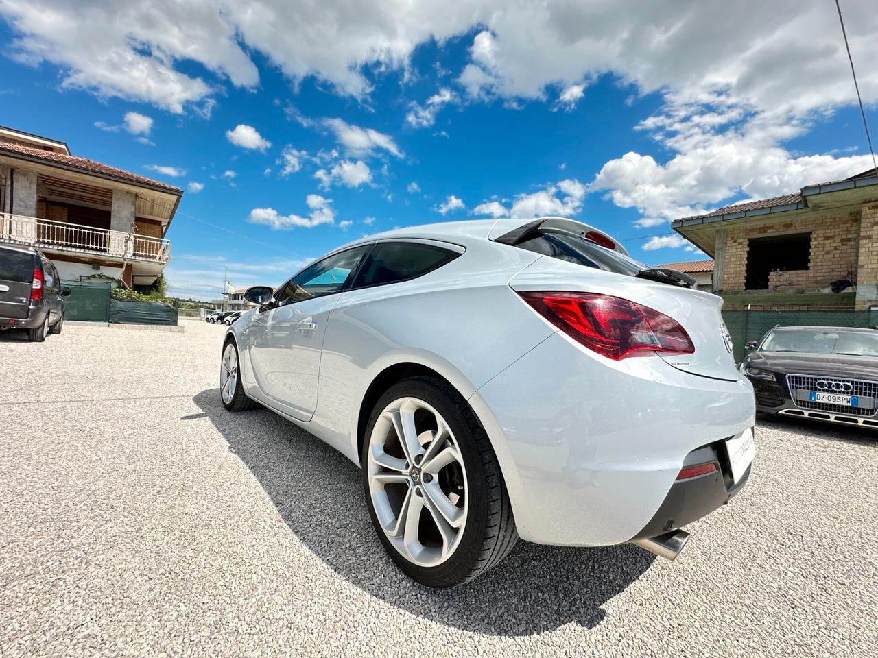 Opel Astra GTC 2.0 CDTI 165cv Cosmo 288.180 km