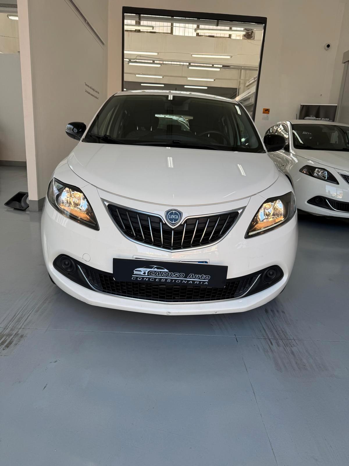 Lancia Ypsilon 1.0 FireFly 5 porte S&S Hybrid Ecochic Silver