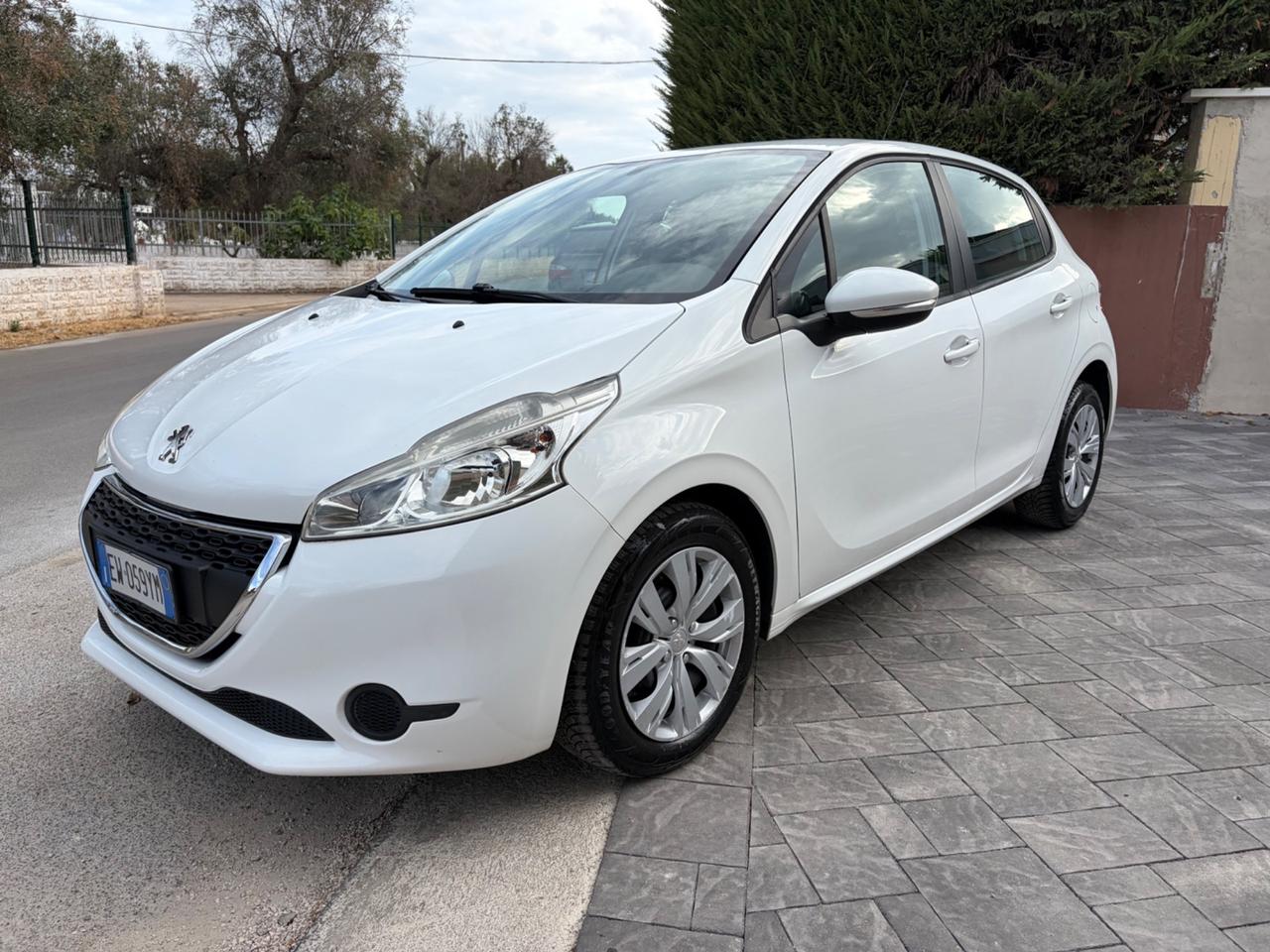 Peugeot 208 1.2 benzina 2014