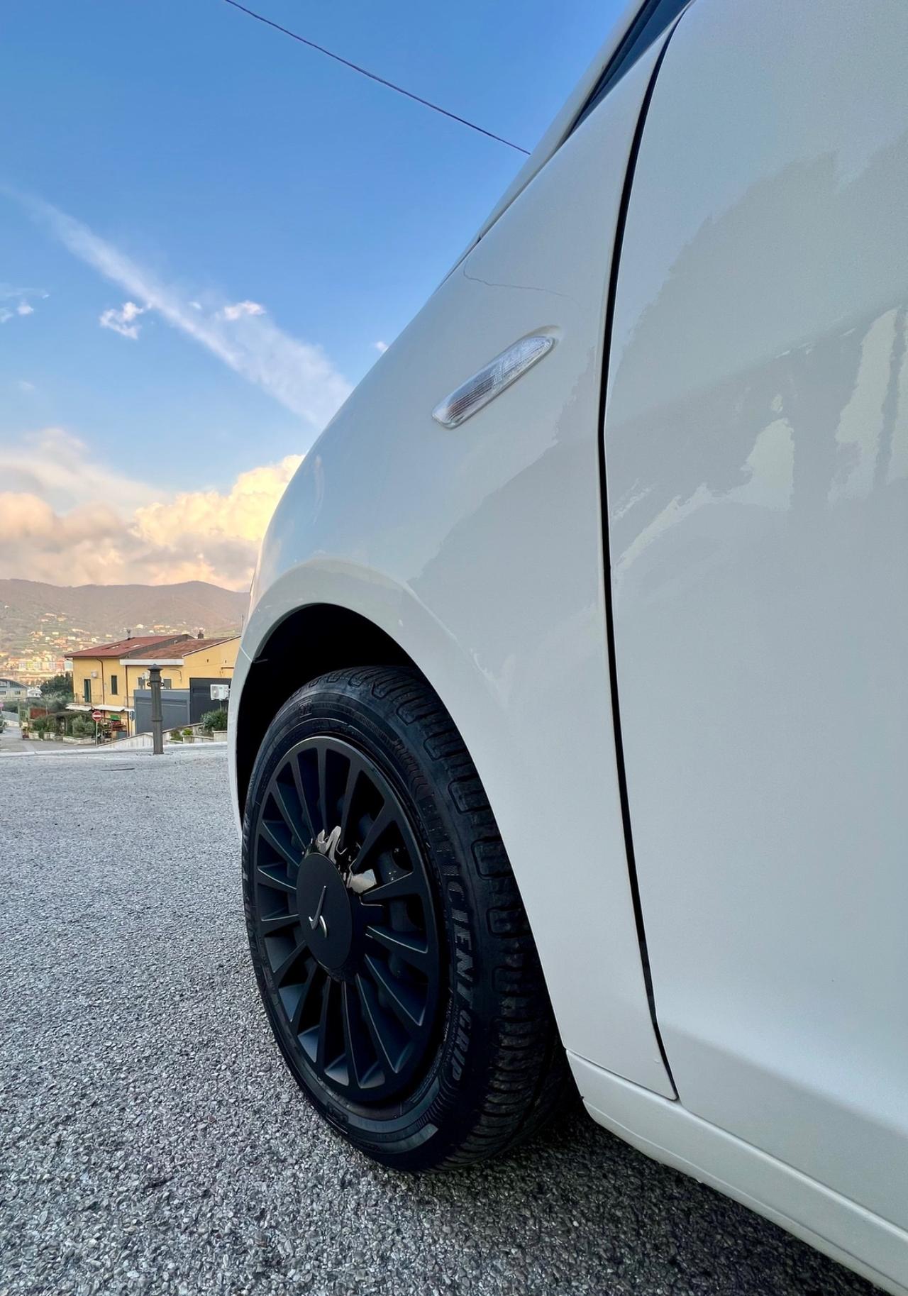 Lancia Ypsilon 1.0 5 porte Acc.Permute