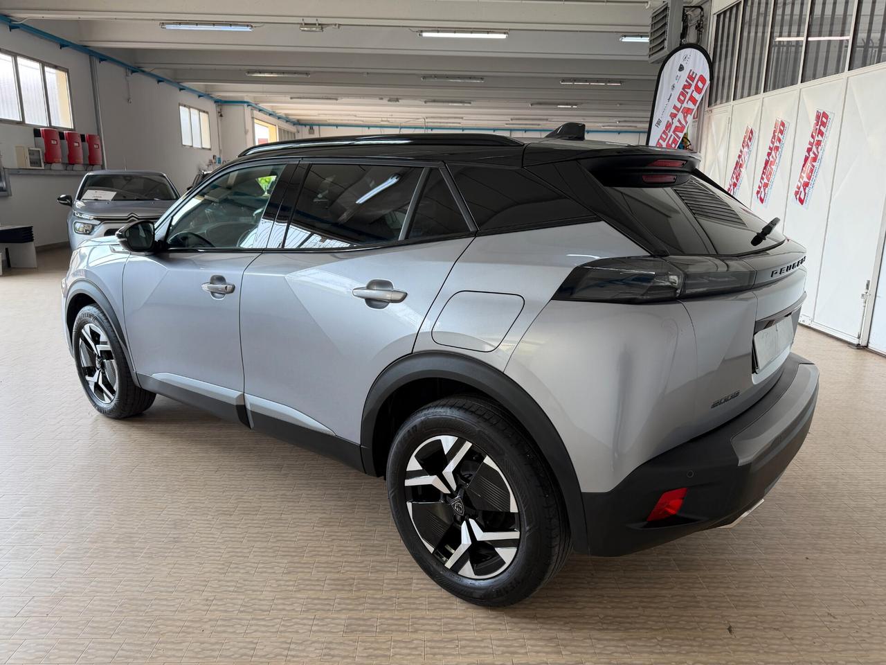 Peugeot 2008 Hybrid 145 e-DCS6 GT KM 9000 2025 Bicolor