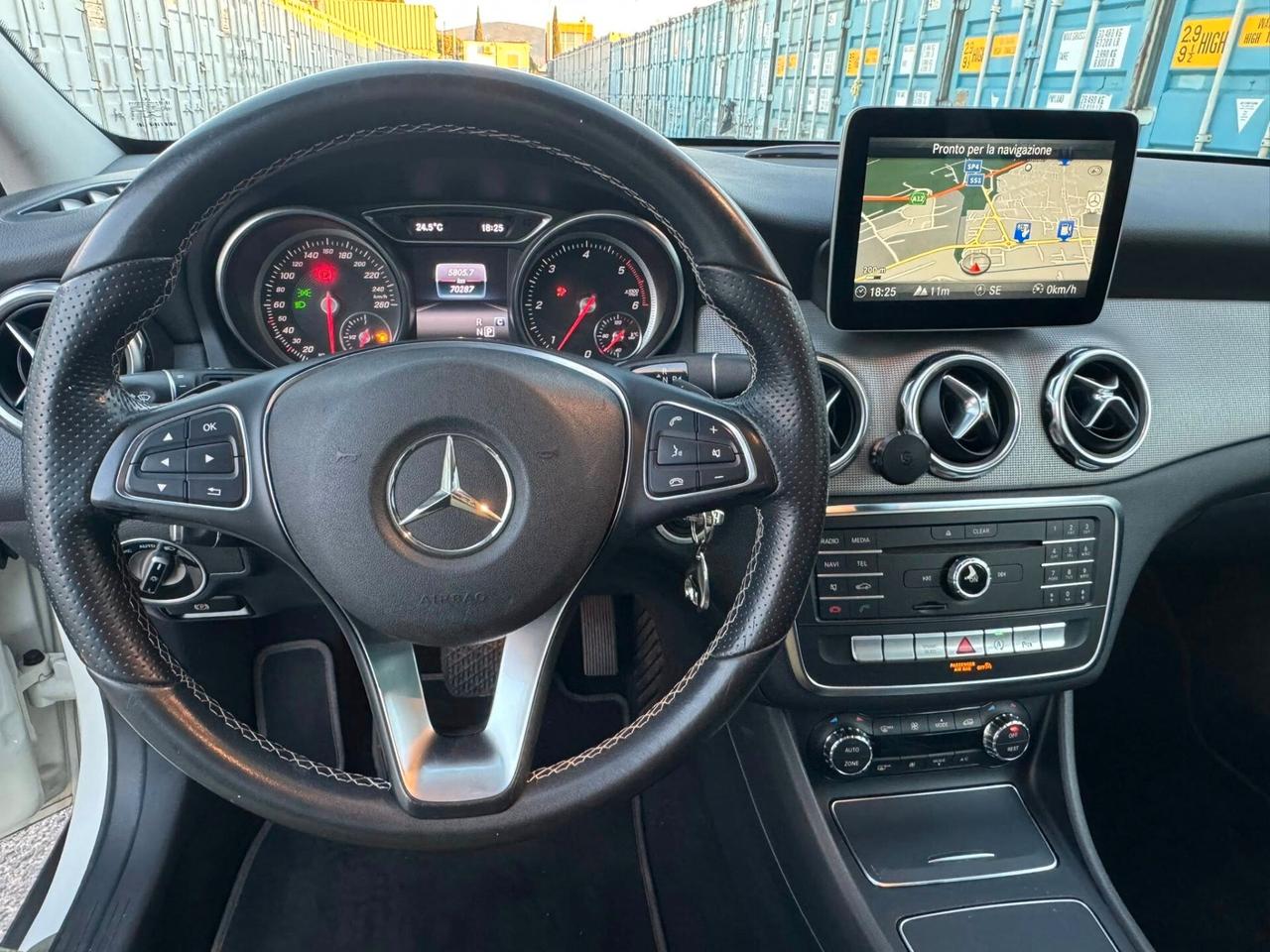 Mercedes-benz GLA 200 180 d Automatic Premium